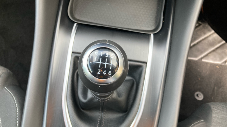 Nissan Qashqai 1.3 DiG-T MH N-Connecta 5dr Petrol Hatchback